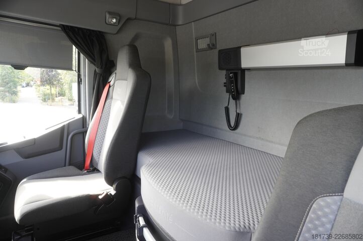 Bosvrachtwagen met kraan Renault VP K520 6x4 Medium / Tajfun LIV 120 K