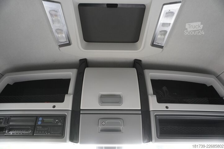 Bosvrachtwagen met kraan Renault VP K520 6x4 Medium / Tajfun LIV 120 K