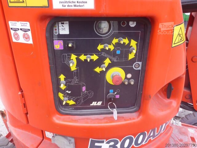 Arbeitsbühne JLG JLG E300 AJP