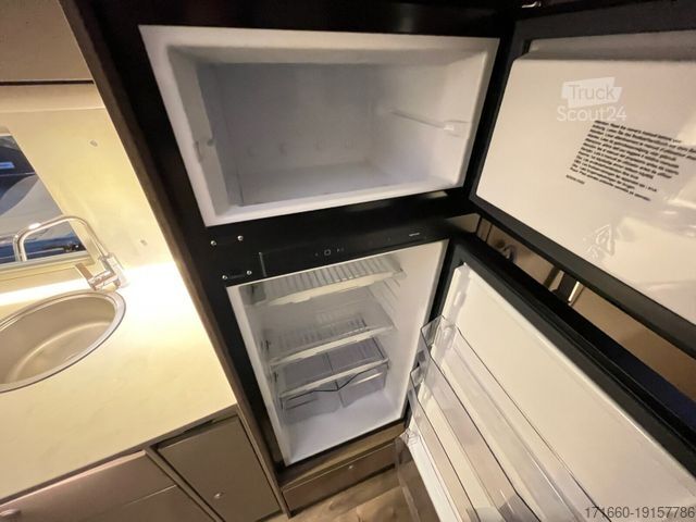 Kamper z alkową CARADO pro A 361