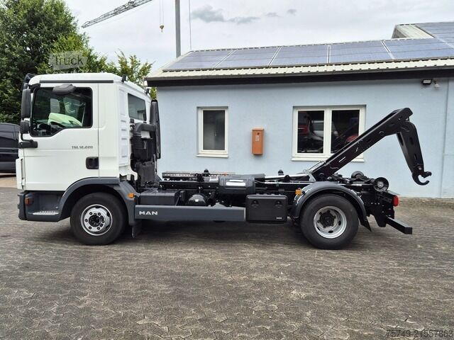 Kroghejselastbil man TGL 12.220 BL City Abrollkipper  2x AHK Euro 6