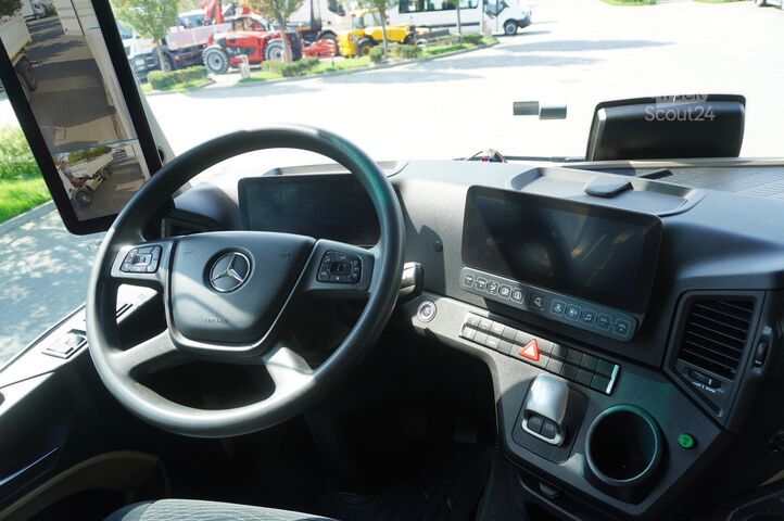 Chladírenský vůz Mercedes-Benz Actros 2546 / Lecapitaine refrigerator