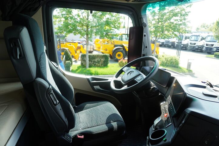 Chladírenský vůz Mercedes-Benz Actros 2546 / Lecapitaine refrigerator