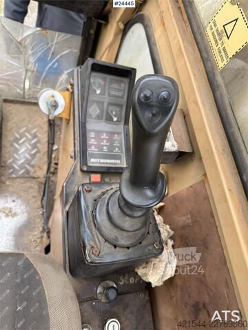 Excavadora sobre orugas Mitsubishi SM120-8 Crawler Excavator – 3 Buckets – 6,400 Hour