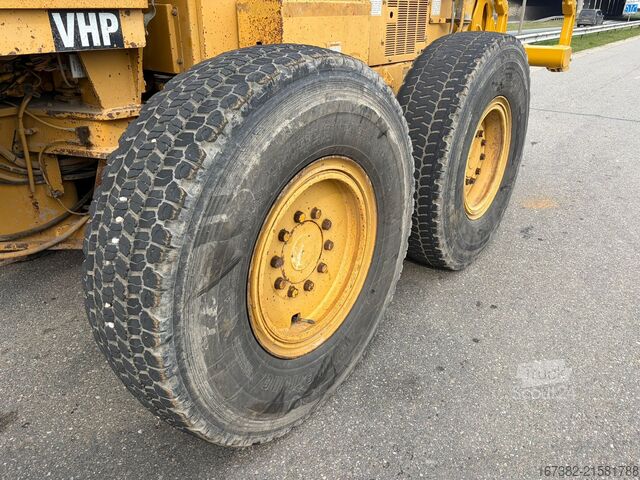 Road grader Caterpillar 140H