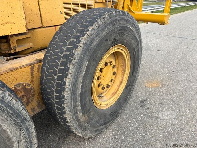 Road grader Caterpillar 140H