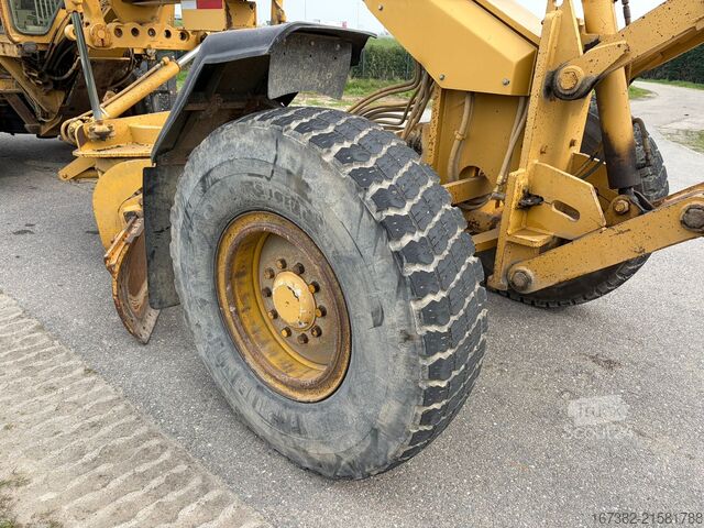 Road grader Caterpillar 140H
