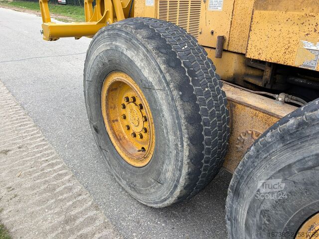 Road grader Caterpillar 140H