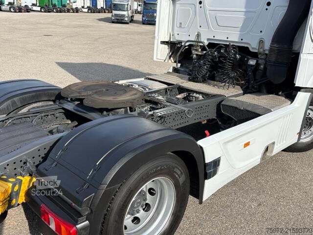 Standardni vlačilec  Actros 1845 LS