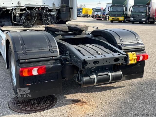 Standardni vlačilec  Actros 1845 LS