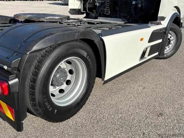 Standardni vlačilec  Actros 1851 LS