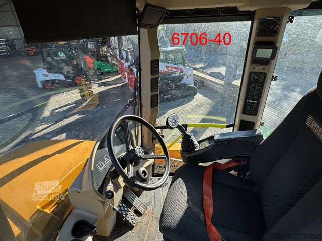 Camion-benne articulé Hydrema 922F