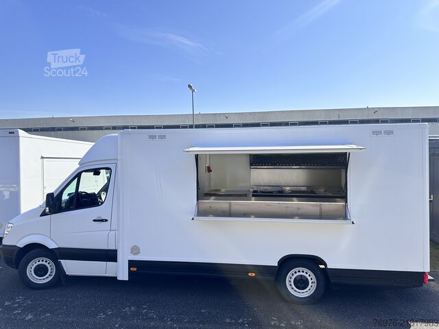 Verkeerswerkzaamheden Mercedes-Benz Foodtruck, Imbisswagen, Food Truck mit neuer Küche und Ausstattung
