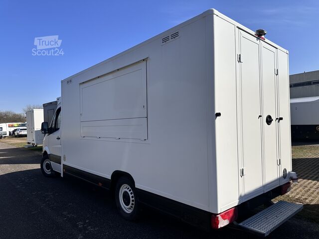 Verkeerswerkzaamheden Mercedes-Benz Foodtruck, Imbisswagen, Food Truck mit neuer Küche und Ausstattung