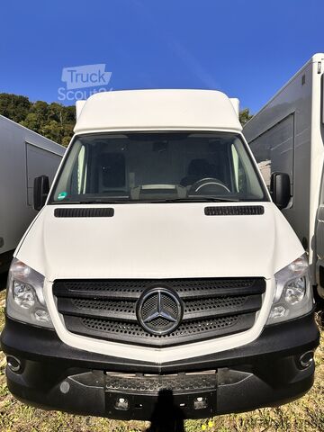 Verkeerswerkzaamheden Mercedes-Benz Foodtruck, Imbisswagen, Food Truck mit neuer Küche und Ausstattung