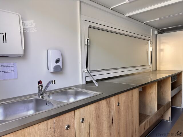 Verkeerswerkzaamheden Mercedes-Benz Foodtruck, Imbisswagen, Food Truck mit neuer Küche und Ausstattung