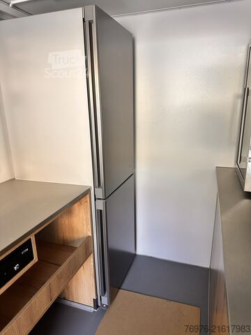 Verkeerswerkzaamheden Mercedes-Benz Foodtruck, Imbisswagen, Food Truck mit neuer Küche und Ausstattung