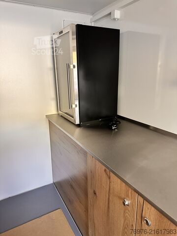 Verkeerswerkzaamheden Mercedes-Benz Foodtruck, Imbisswagen, Food Truck mit neuer Küche und Ausstattung