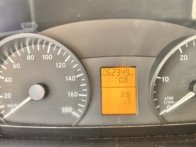 Verkeerswerkzaamheden Mercedes-Benz Foodtruck, Imbisswagen, Food Truck mit neuer Küche und Ausstattung