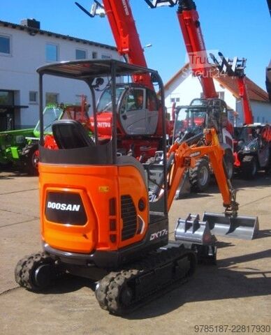 Minigraafmachine DOOSAN DX 17 z * 2x Löffel * (baugleich BOBCAT E17z)