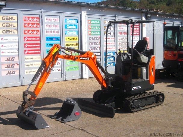 Minigraafmachine DOOSAN DX 17 z * 2x Löffel * (baugleich BOBCAT E17z)