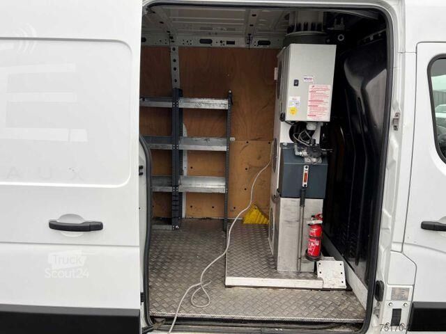 Platformă de lucru montată pe camion Renault Master 2.3 dCi / France Elevateur 121FCC, 12,5m
