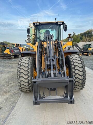 Iekrāvējs Volvo L 120 H