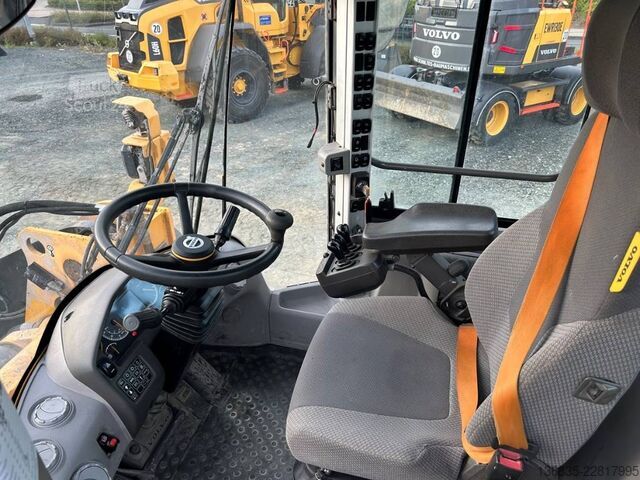 Iekrāvējs Volvo L 120 H