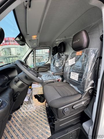 Tralas IVECO Maschinentransporter Arbeitsbühnentransporter