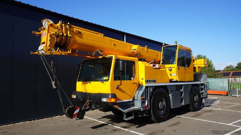Ciężarówka z dźwigiem Liebherr LTM 1030-2.1 WITH JIB