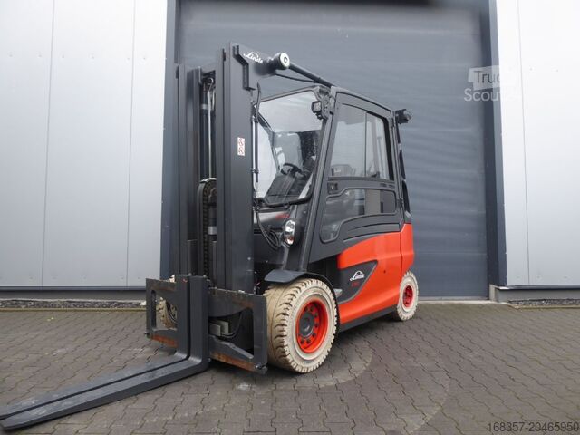 Ανυψωτικό περονοφόρο με εμπρόσθιο φορτηγό Linde E50HL-01