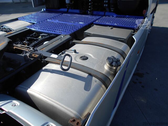 Prostorninska vlačilna enota DAF XF 530 SSC - LOW DECK