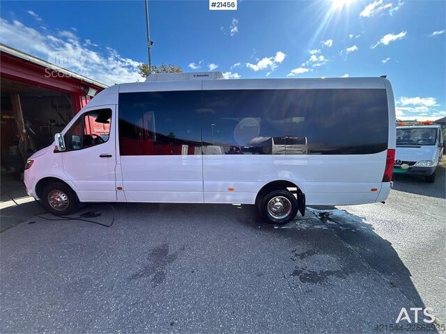 Minibussi Mercedes-Benz Sprinter 519 w/ 16+1 seats and 3 wheelchair users