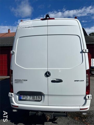 Minibussi Mercedes-Benz Sprinter 519 w/ 16+1 seats and 3 wheelchair users