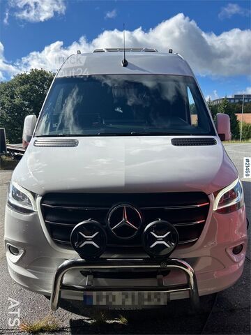 Minibussi Mercedes-Benz Sprinter 519 w/ 16+1 seats and 3 wheelchair users