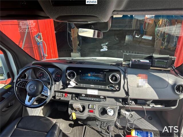 Minibussi Mercedes-Benz Sprinter 519 w/ 16+1 seats and 3 wheelchair users