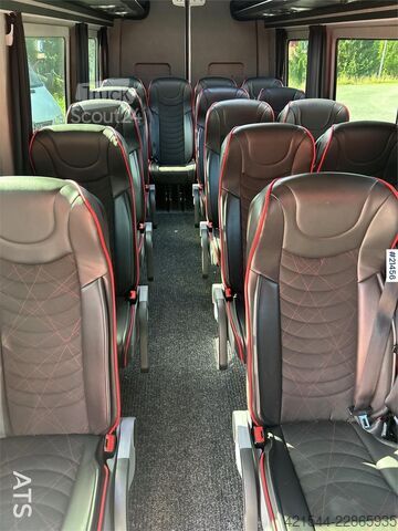 Minibussi Mercedes-Benz Sprinter 519 w/ 16+1 seats and 3 wheelchair users