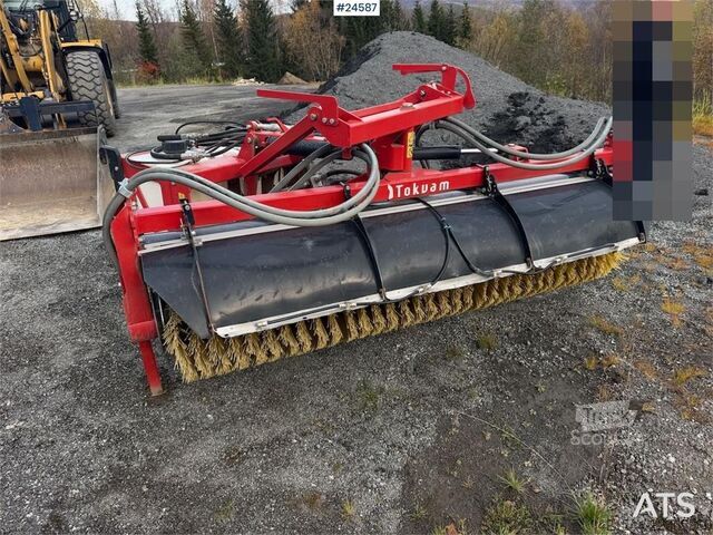 Rakennuskone Tokvam FK sweeper with quick-attach system