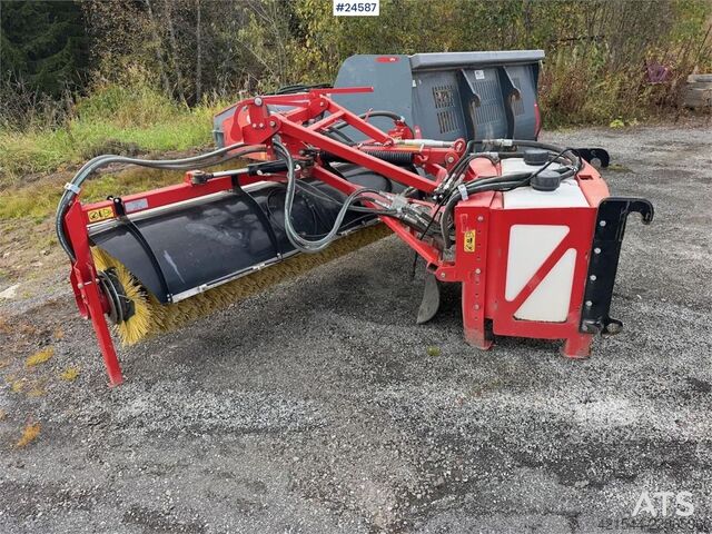 Rakennuskone Tokvam FK sweeper with quick-attach system