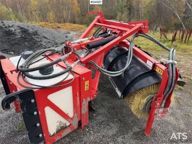 Rakennuskone Tokvam FK sweeper with quick-attach system