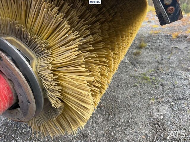 Rakennuskone Tokvam FK sweeper with quick-attach system
