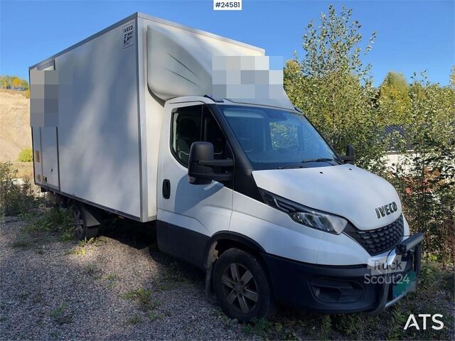 Kuffert Iveco 4x2 Box truck - Zepro tail lift and side door