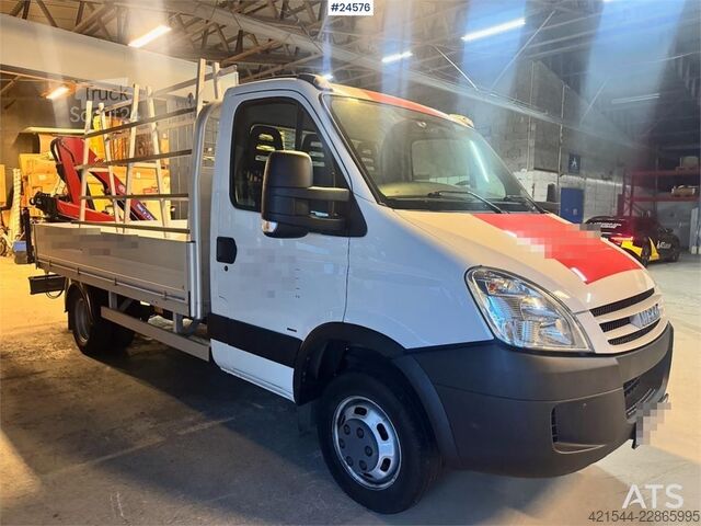 Trailer til platform Iveco 50C18 Flatbed Truck with Rear-Mounted HMF Crane –