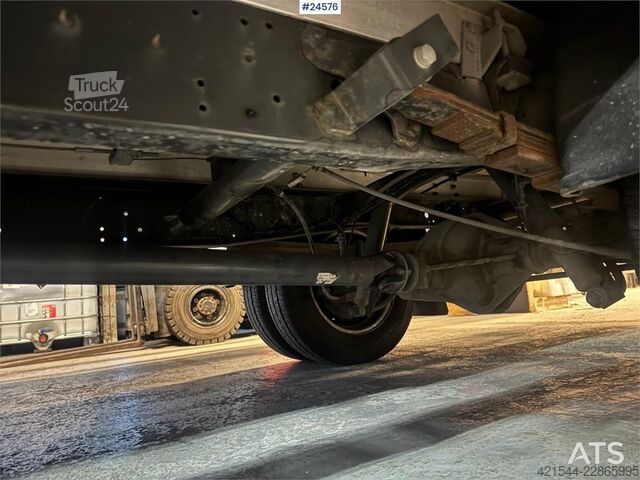 Trailer til platform Iveco 50C18 Flatbed Truck with Rear-Mounted HMF Crane –
