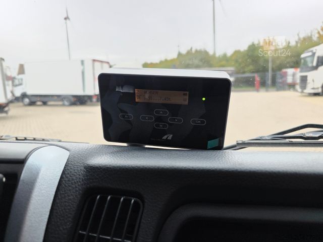 Skriňová dodávka FUSO Canter 9C18 / Ladebordwand / 3 Sitzen