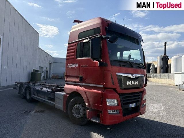 Camion porte-caisses amovibles MAN TGX 26.460 6X2-2 LL