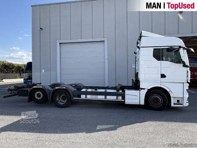 Camion porte-caisses amovibles MAN TGX 26.470 6x2-4 LL CH