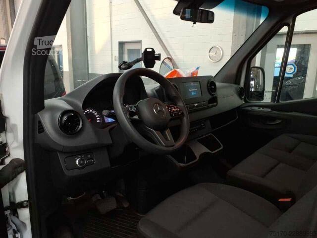 Karetka pogotowia Mercedes-Benz Sprinter 215 CDI 9G Krankentransport