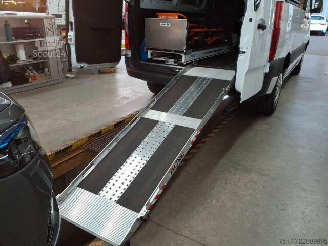 Karetka pogotowia Mercedes-Benz Sprinter 215 CDI 9G Krankentransport