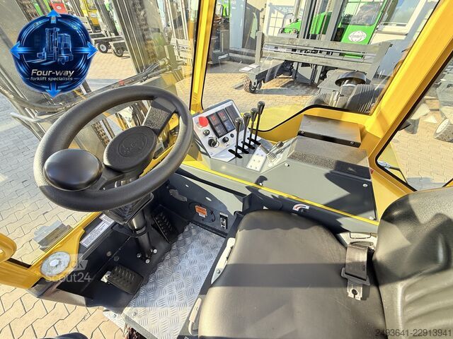 Carrello elevatore a 4 direzioni Combilift CB3000 GAS TRIPLEX 4900 CABIN POSITIONER